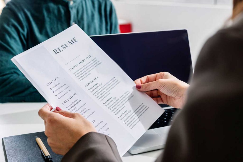 hiring rep reviews applicant's resume