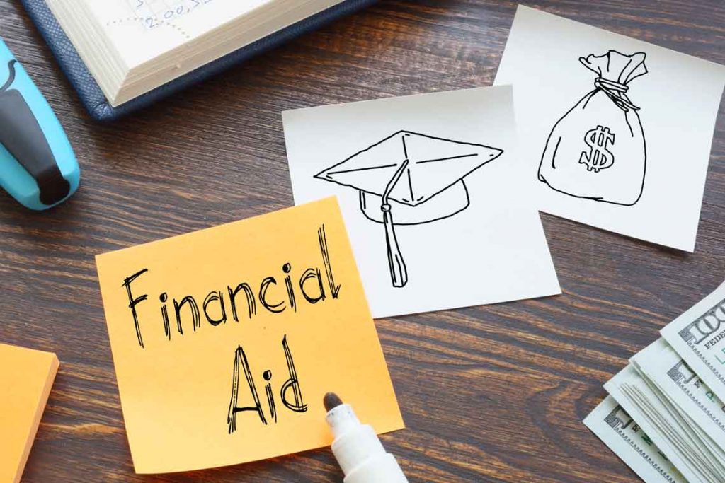 A sticky note with financial aid written
